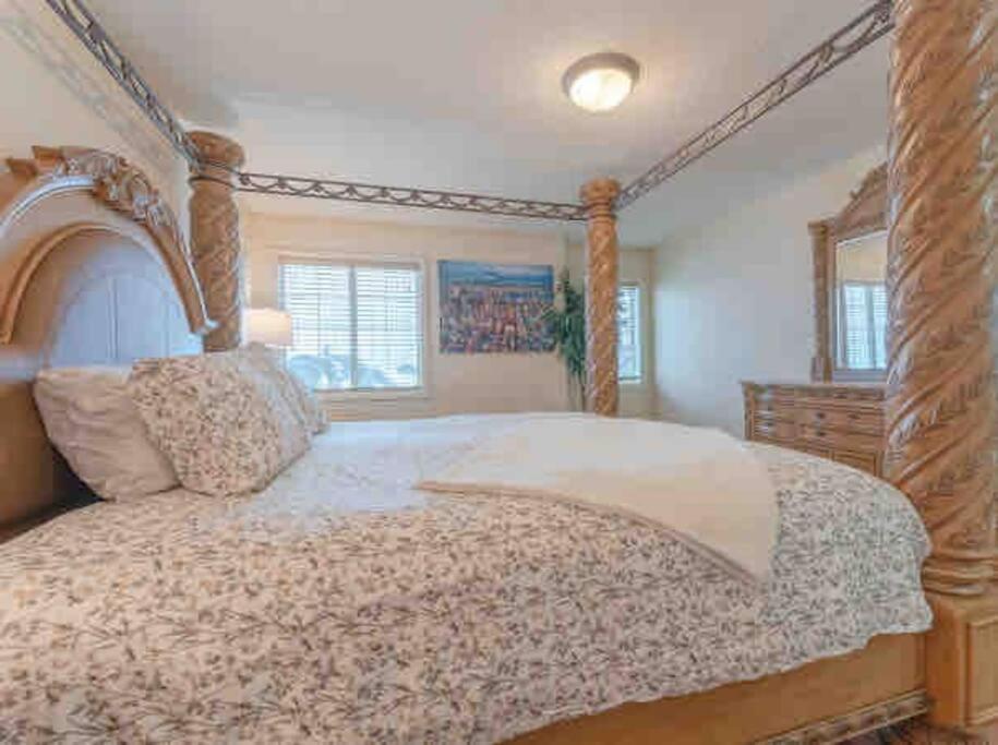 Вілла 2500 Sq House In Springbank Hill Bl 261818 Калґарі Екстер'єр фото